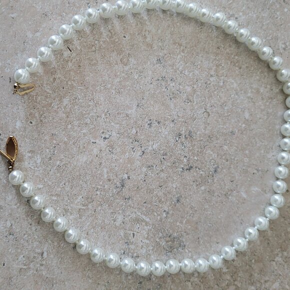 VINTAGE REVLON FAUX PEARL NECKLACE - Picture 9 of 12